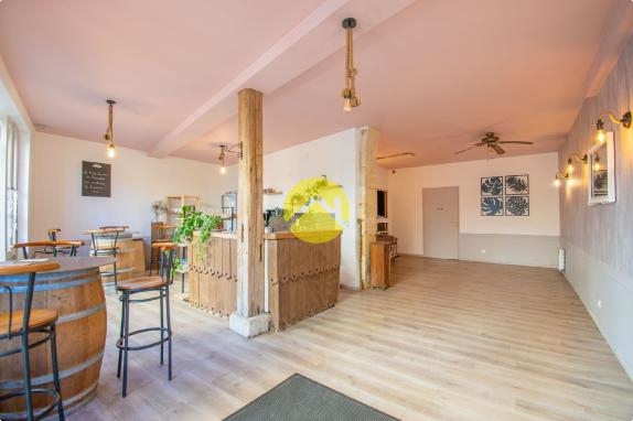 Immeuble au centre de Cadouin