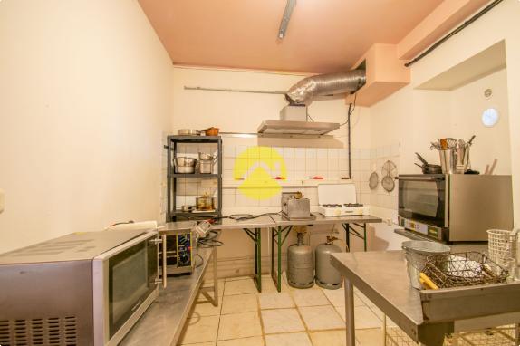 Immeuble au centre de Cadouin