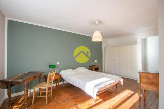 Immeuble au centre de Cadouin