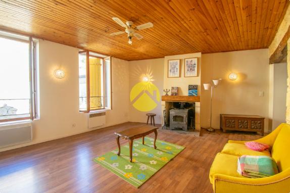 Immeuble au centre de Cadouin