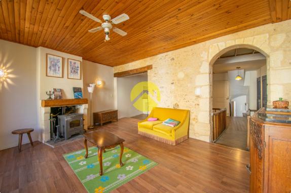 Immeuble au centre de Cadouin