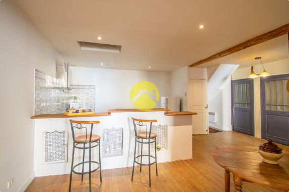 Immeuble au centre de Cadouin