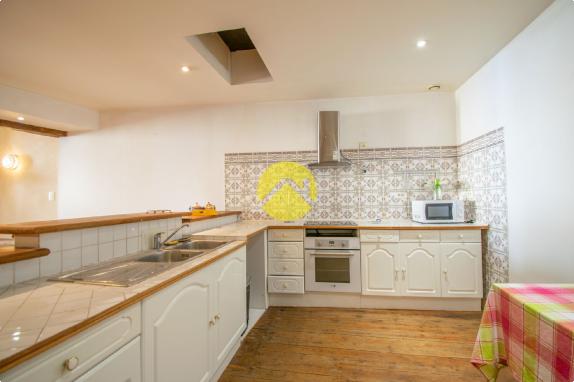 Immeuble au centre de Cadouin