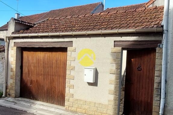 MAISON DE VILLAGE AVEC COUR