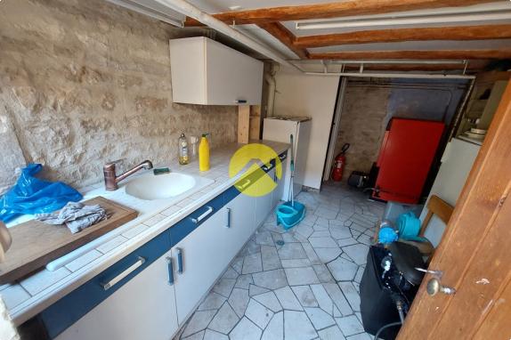 MAISON DE VILLAGE AVEC COUR