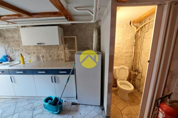 MAISON DE VILLAGE AVEC COUR