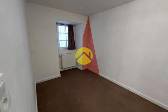 MAISON DE VILLAGE AVEC COUR