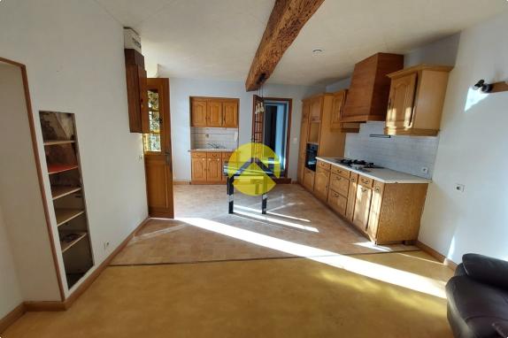 MAISON DE VILLAGE AVEC COUR