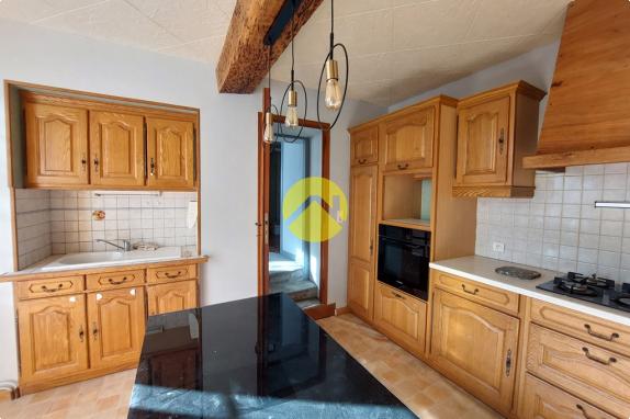 MAISON DE VILLAGE AVEC COUR