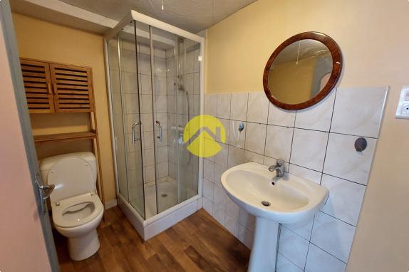 MAISON DE VILLAGE AVEC COUR