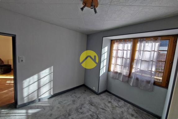 MAISON DE VILLAGE AVEC COUR