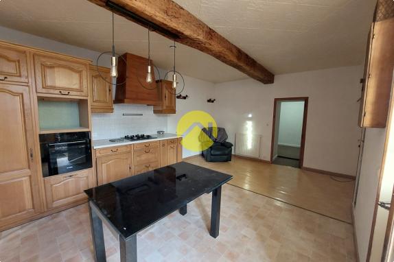 MAISON DE VILLAGE AVEC COUR