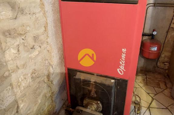 MAISON DE VILLAGE AVEC COUR