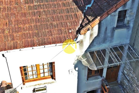 MAISON DE VILLAGE AVEC COUR