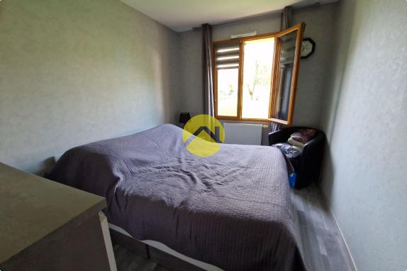 POSEZ VOS VALISES DANS CE PAVILLON 