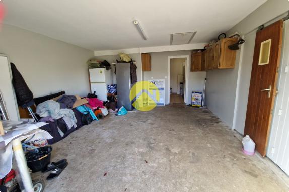 POSEZ VOS VALISES DANS CE PAVILLON 