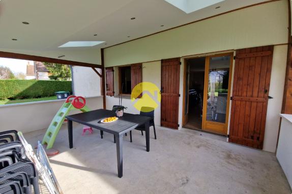 POSEZ VOS VALISES DANS CE PAVILLON 