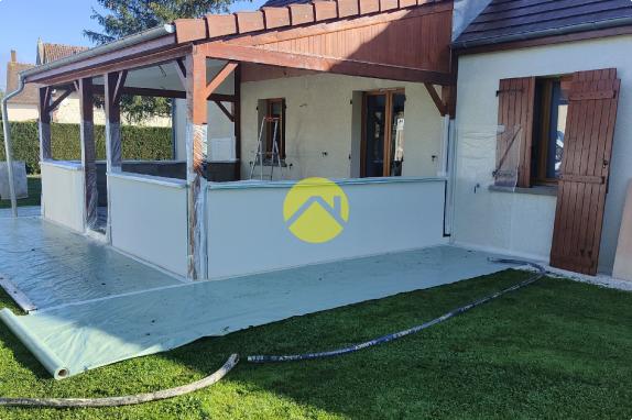 POSEZ VOS VALISES DANS CE PAVILLON 