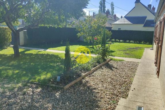 POSEZ VOS VALISES DANS CE PAVILLON 