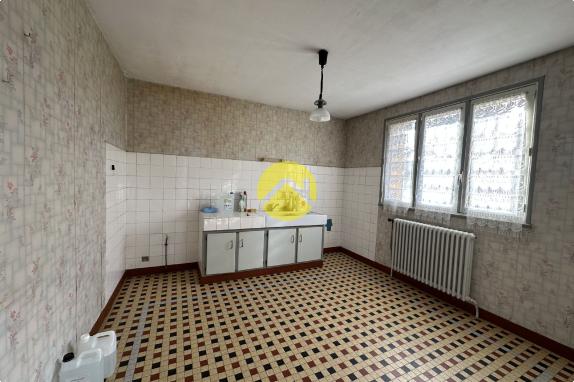 PAVILLON SUR SOUS-SOL A RENOVER