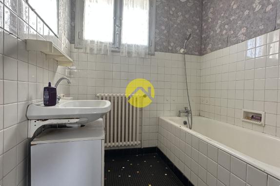 PAVILLON SUR SOUS-SOL A RENOVER