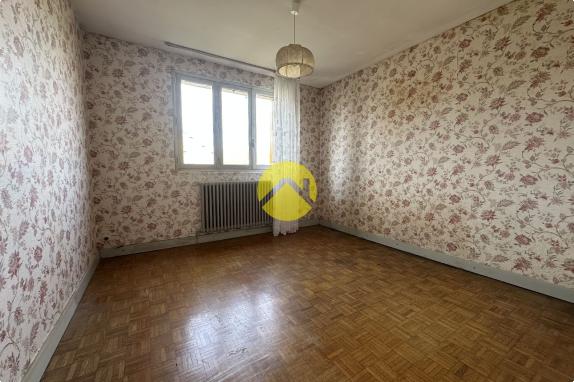 PAVILLON SUR SOUS-SOL A RENOVER