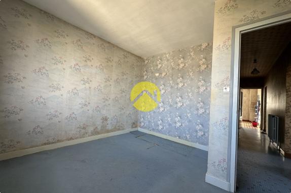 PAVILLON SUR SOUS-SOL A RENOVER