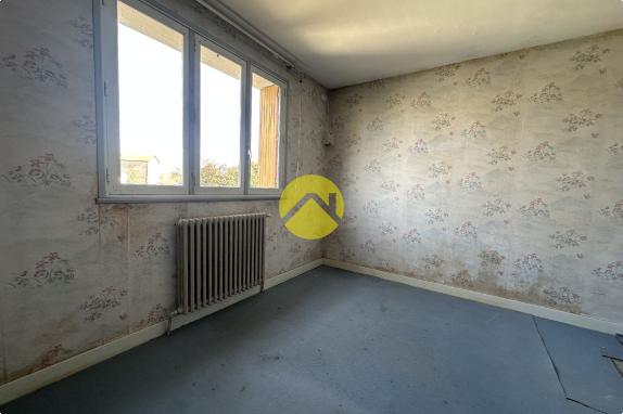 PAVILLON SUR SOUS-SOL A RENOVER