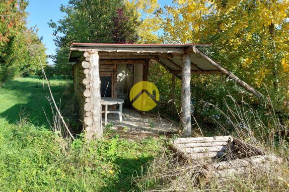 ETANG CLOS AVEC TERRAIN AUTOUR