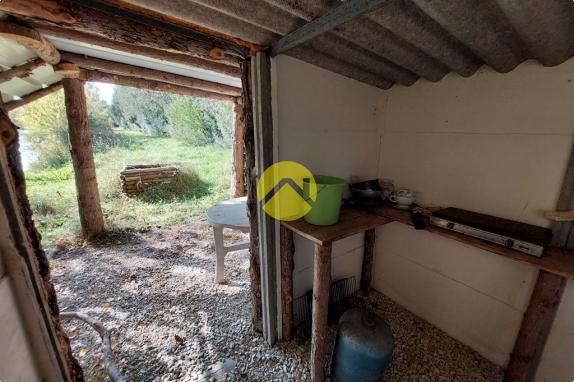 ETANG CLOS AVEC TERRAIN AUTOUR