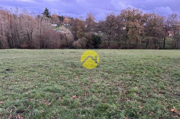 Terrain à bâtir + pré attenant