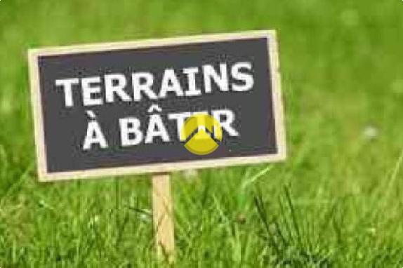 Terrain à bâtir + pré attenant