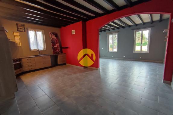 BEAUX VOLUMES AVEC GRANDS GARAGES !