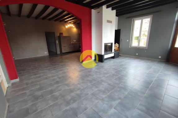 BEAUX VOLUMES AVEC GRANDS GARAGES !