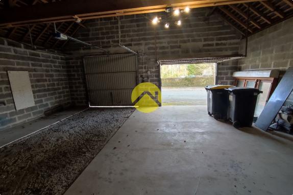 BEAUX VOLUMES AVEC GRANDS GARAGES !