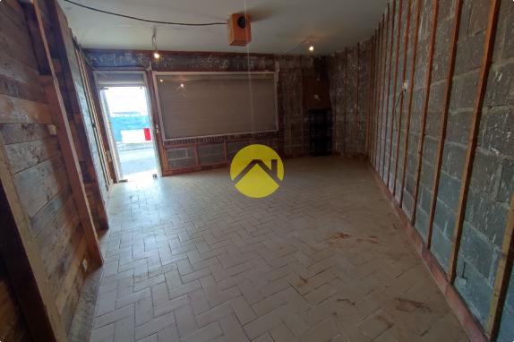 BEAUX VOLUMES AVEC GRANDS GARAGES !