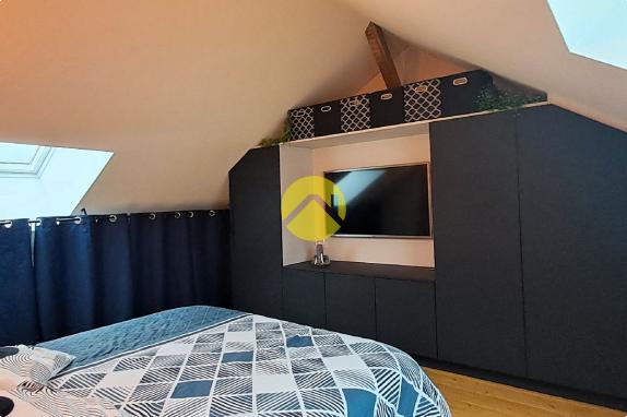 Maison+1 ha de terre+activité 