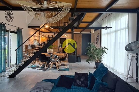 Maison+1 ha de terre+activité 