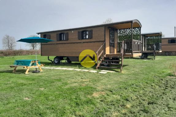 Maison+1 ha de terre+activité 