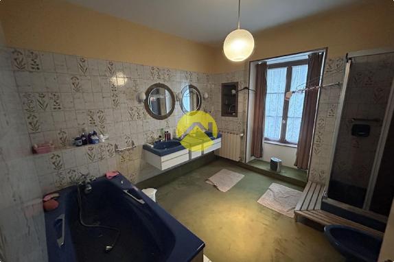 IMMEUBLE + GARAGE attenant