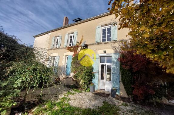 MAISON AVEC DÉPENDANCES ET PISCINE