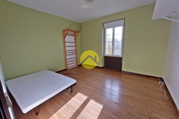 MAISON AVEC DÉPENDANCES ET PISCINE