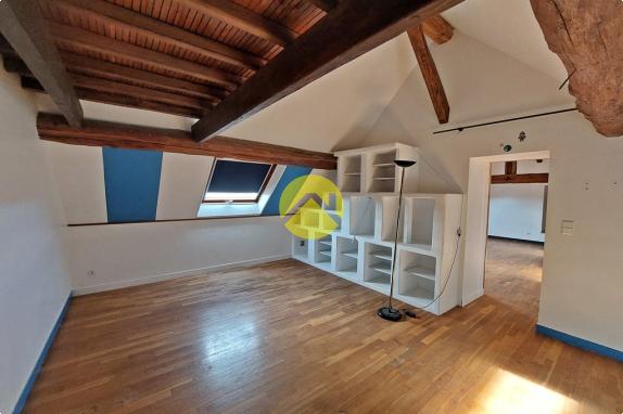 MAISON AVEC DÉPENDANCES ET PISCINE