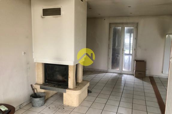 Pavillon dans rue au calme