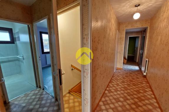 PAVILLON SUR SOUS-SOL + TERRAIN