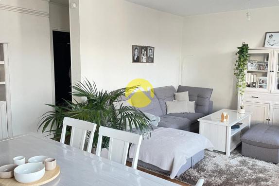 Apt 2 chambres.Balcon.Parking