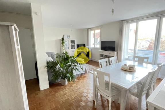 Appartement / Immeuble Bourges, 4 pièces à vendre