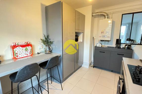 Apt 2 chambres.Balcon.Parking