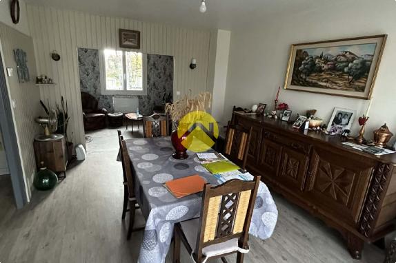 Maison élevée sur sous sol