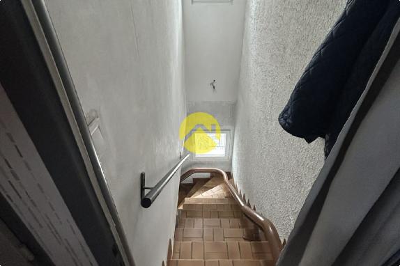 Maison élevée sur sous sol